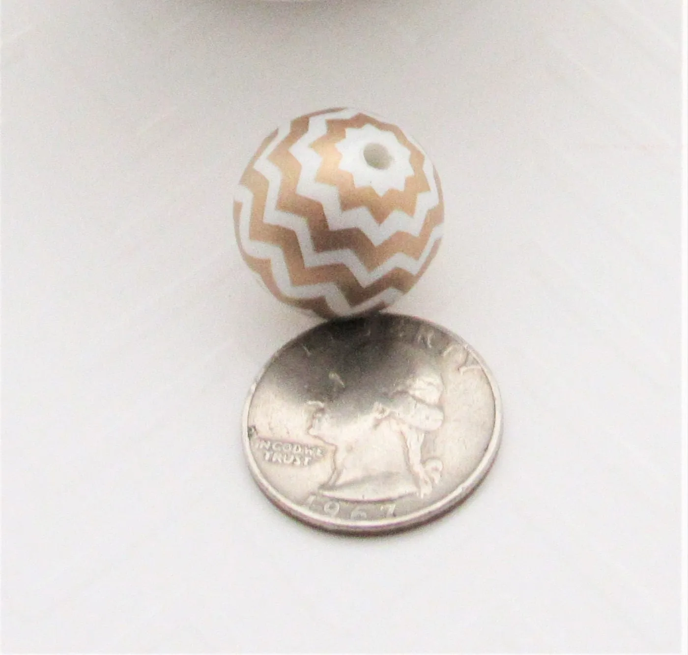 20mm Yellow Chevron on Matte White Pearls,  Bubblegum Beads, Chunky Gumball Beads, Bubblegum Bead Supply, Chunky Printed Pearl Beads