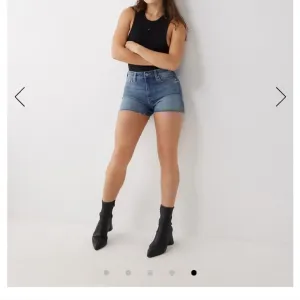 #43 NWT BEAUTIFUL TRUE RELIGION MAISIE SHORTS 😍