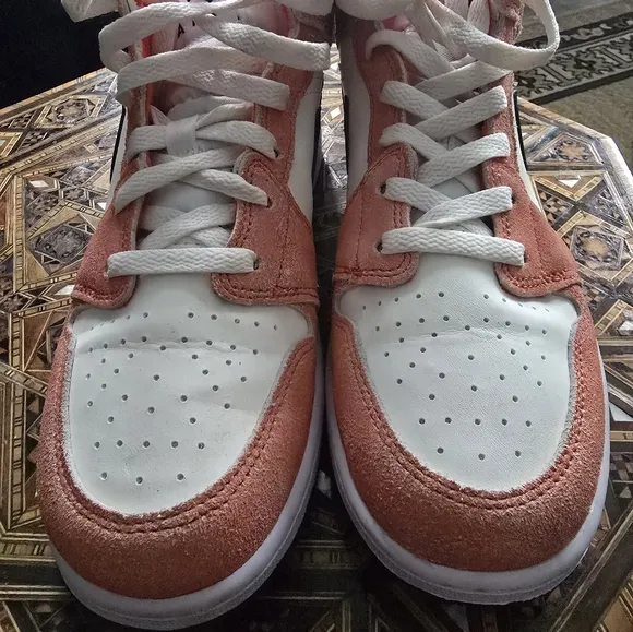 AIR JORDAN 1 MID SE Orange Suede Size 6y