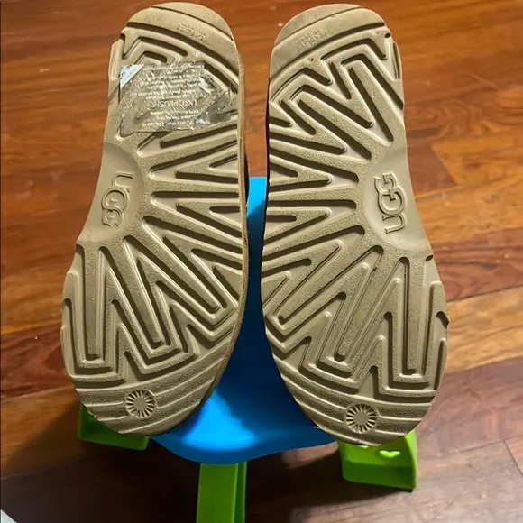 Beautiful Ugg boots worn 1 time boys size 13, excellent condition