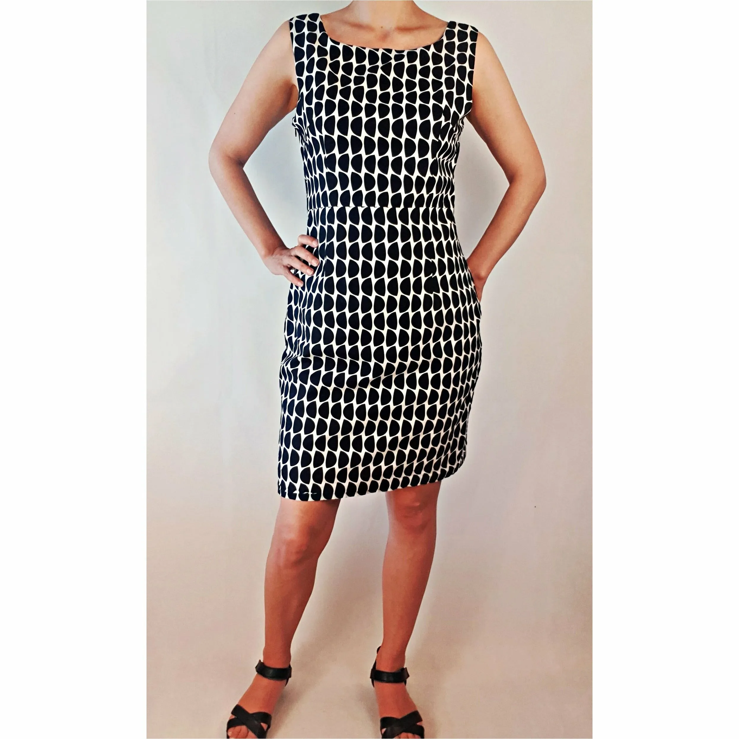 Black and white pre-loved V.O.K Australia dress size 10 (best fits 8)