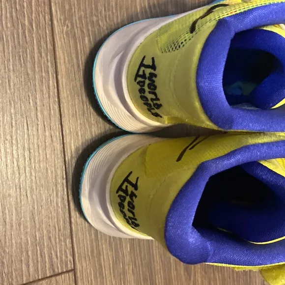 Boys kyrie 1 world 1 people sneakers