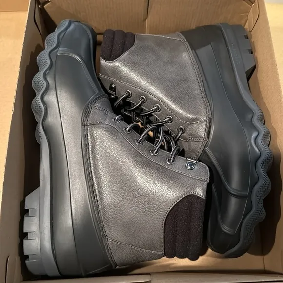 Brand New men’s Sperry Duck boots size 10