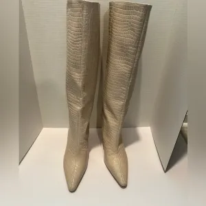 Brand New Steve Madden‎ Shayna Beige Crocodile Boots size 9,5