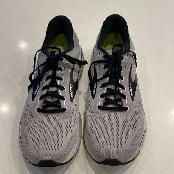 Brooks men’s sneakers size 11, adrenaline GTS 22 nice shape Dr Scholls insole.