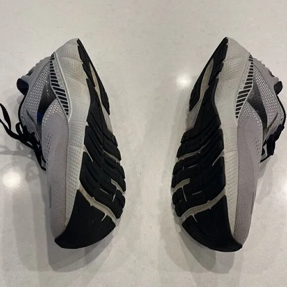 Brooks men’s sneakers size 11, adrenaline GTS 22 nice shape Dr Scholls insole.