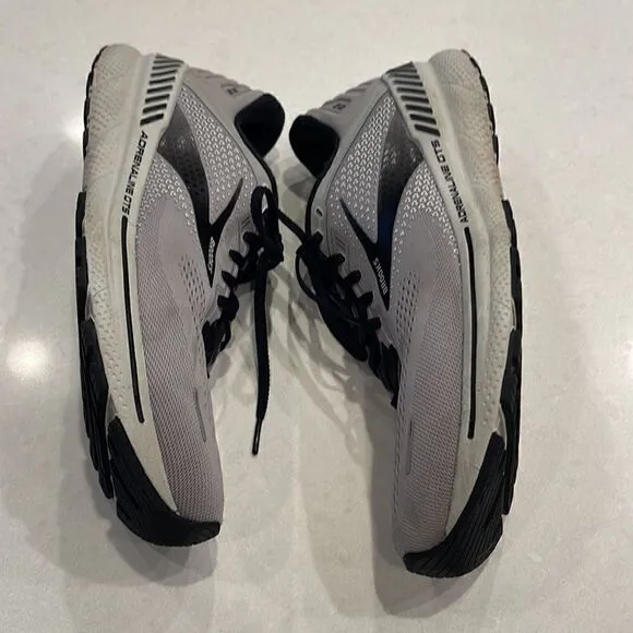 Brooks men’s sneakers size 11, adrenaline GTS 22 nice shape Dr Scholls insole.