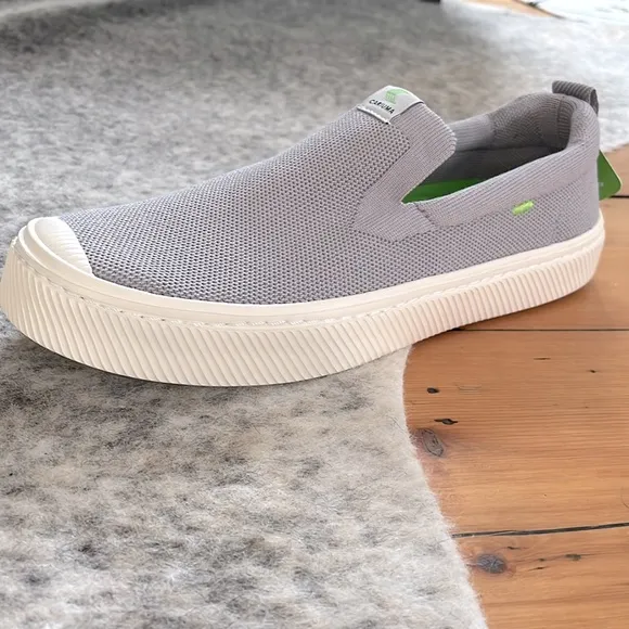 Cariuma Men’s Grey Knit IBI Slip-On