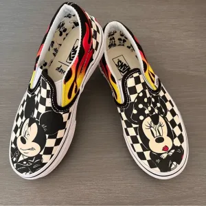 DISNEY X VANS MICKEY AND MINNIE SLIP-ON SHOE