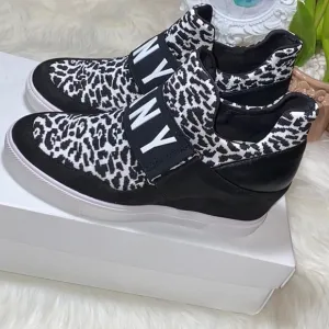 DKNY SLIP-ON WEDGED SNEAKERS