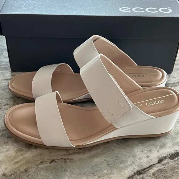 ECCO SHAPE 35 WEDGE Off White Leather Wedge Sandal Hook Loop Closure Slip on