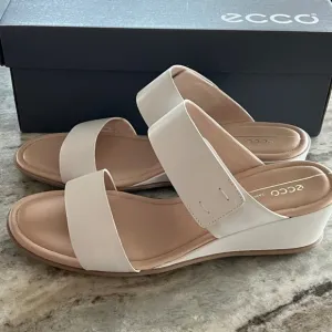 ECCO SHAPE 35 WEDGE Off White Leather Wedge Sandal Hook Loop Closure Slip on