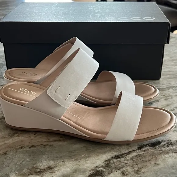 ECCO SHAPE 35 WEDGE Off White Leather Wedge Sandal Hook Loop Closure Slip on