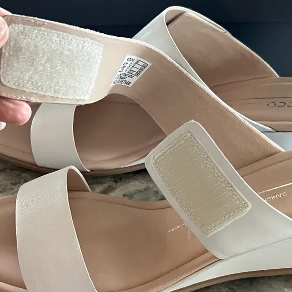 ECCO SHAPE 35 WEDGE Off White Leather Wedge Sandal Hook Loop Closure Slip on