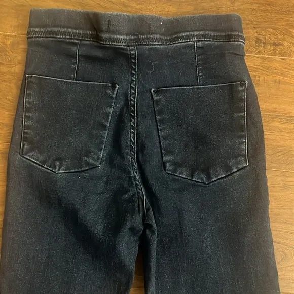 Free People Designer Dark-washed Jeans, size W24, not listed in sizes.