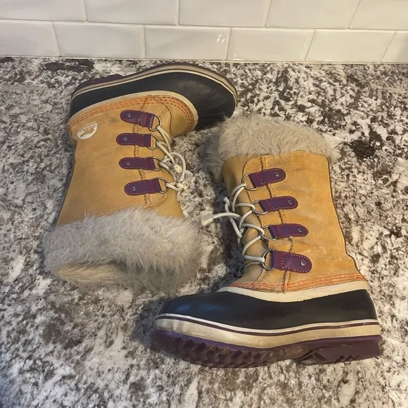 Girls Sorel Boots (size 5)