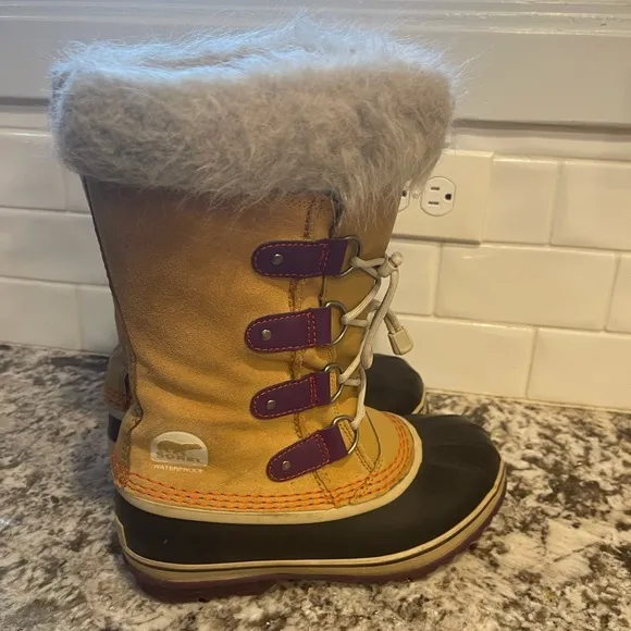 Girls Sorel Boots (size 5)