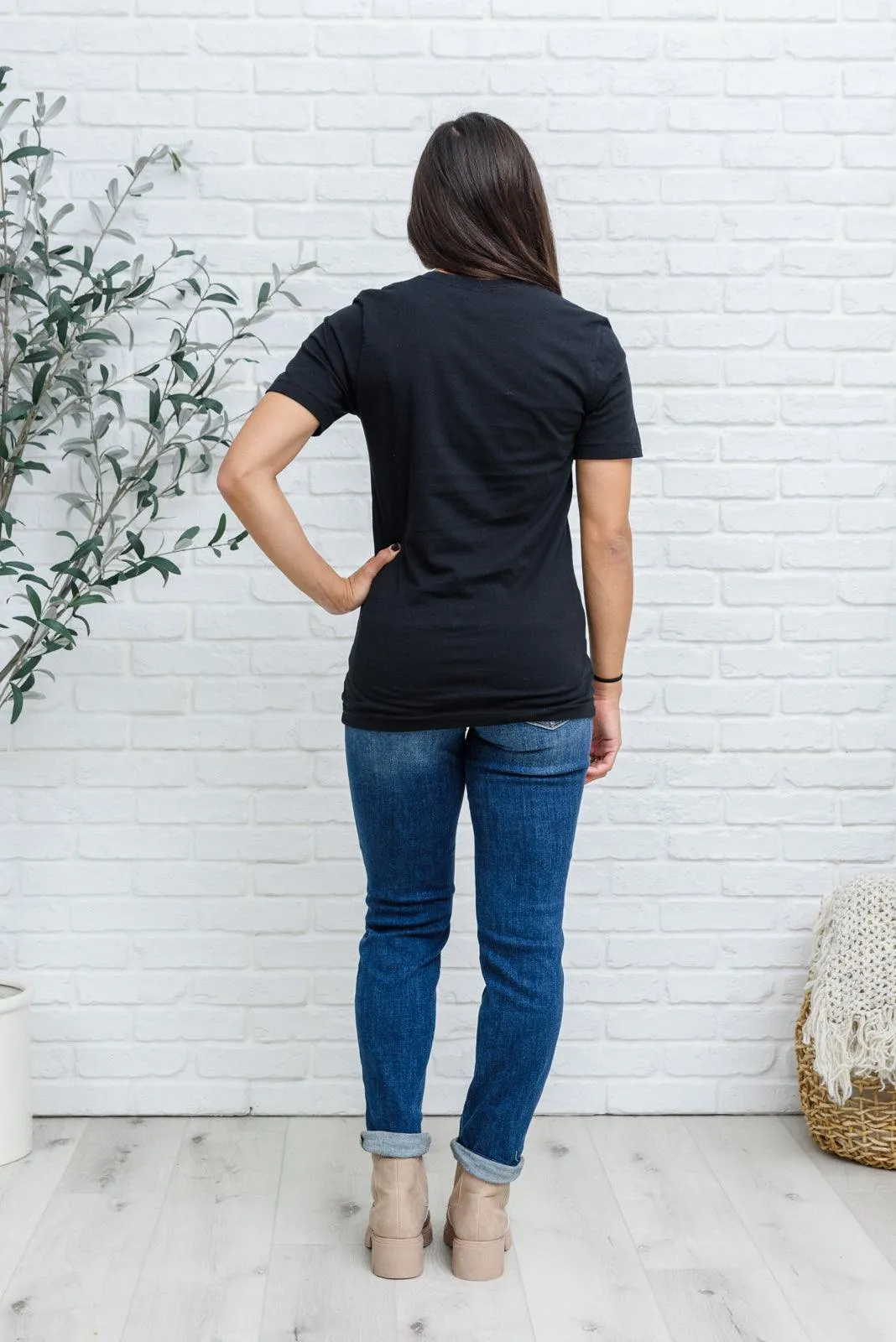 Hazel Blues® | Grateful Heart Graphic T-Shirt In Black
