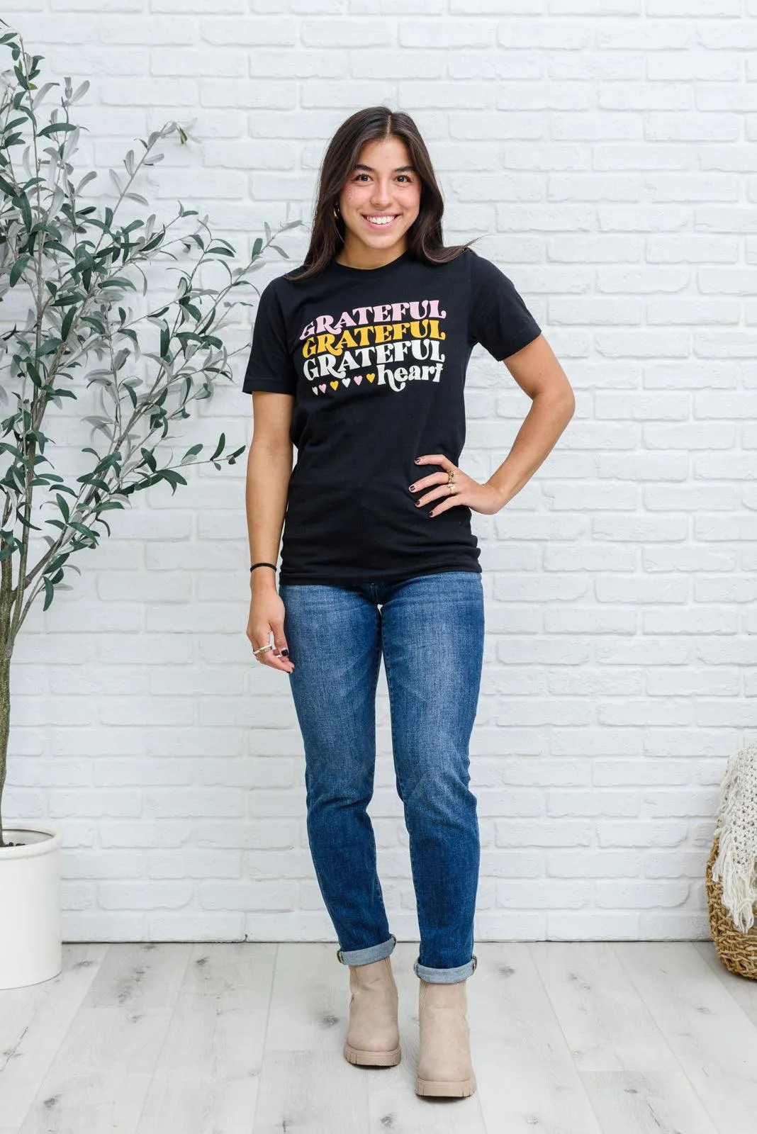 Hazel Blues® | Grateful Heart Graphic T-Shirt In Black