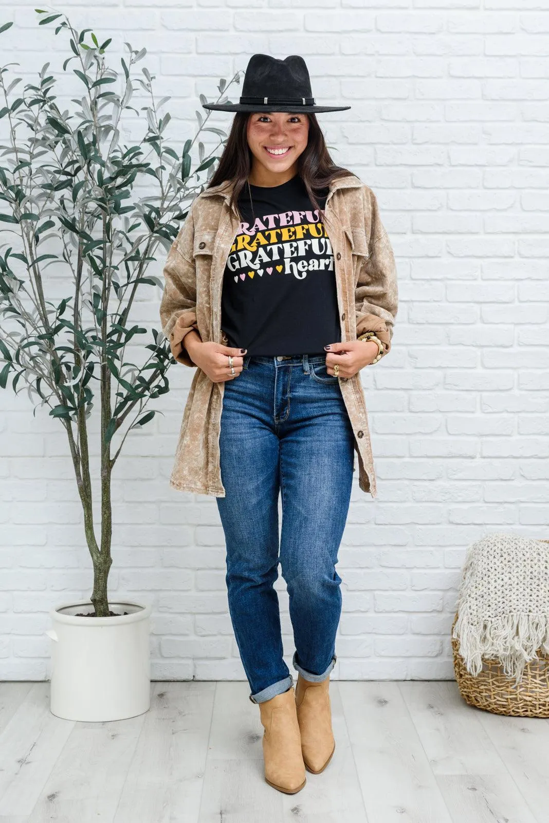 Hazel Blues® | Grateful Heart Graphic T-Shirt In Black