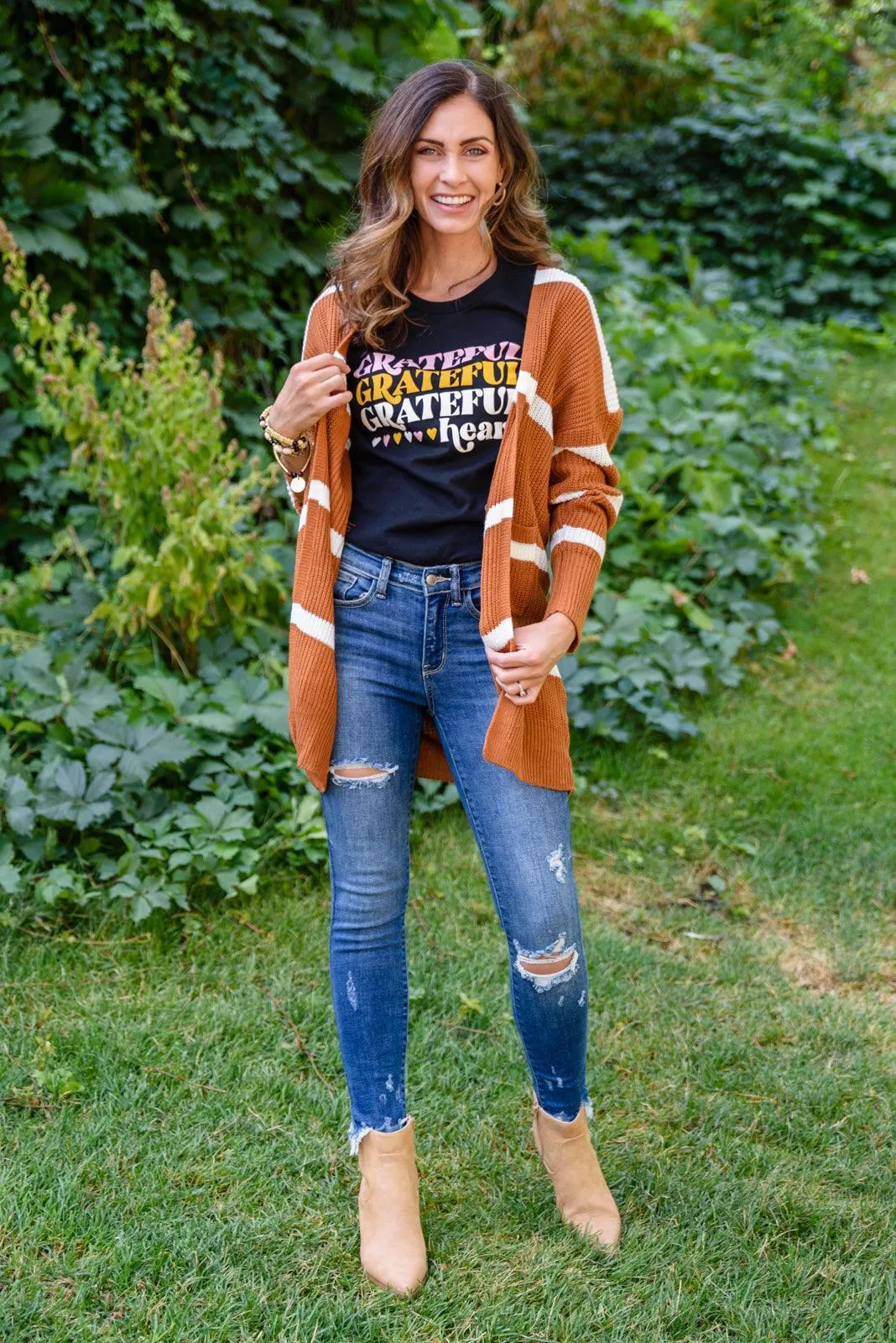 Hazel Blues® | Grateful Heart Graphic T-Shirt In Black