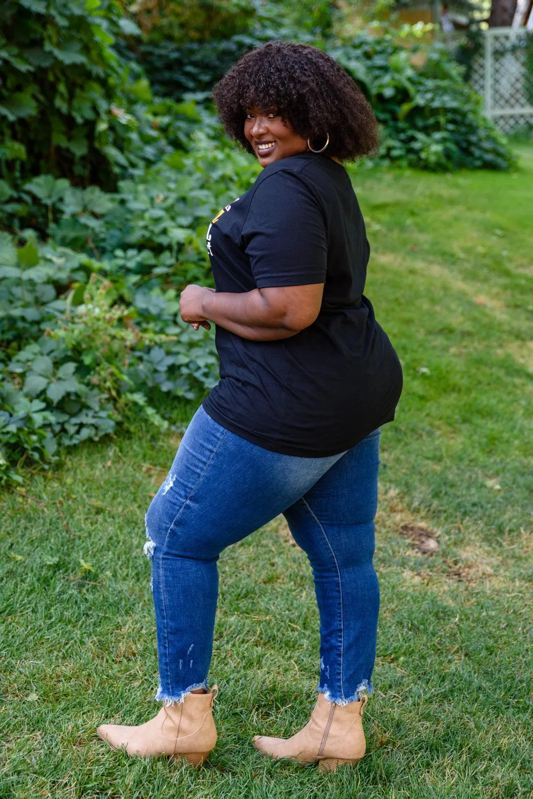Hazel Blues® | Grateful Heart Graphic T-Shirt In Black