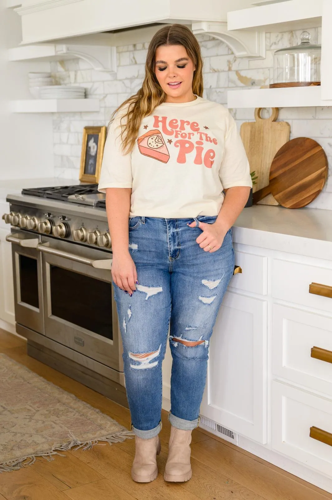 Hazel Blues® | Here For The Pie Graphic T-Shirt In Cream