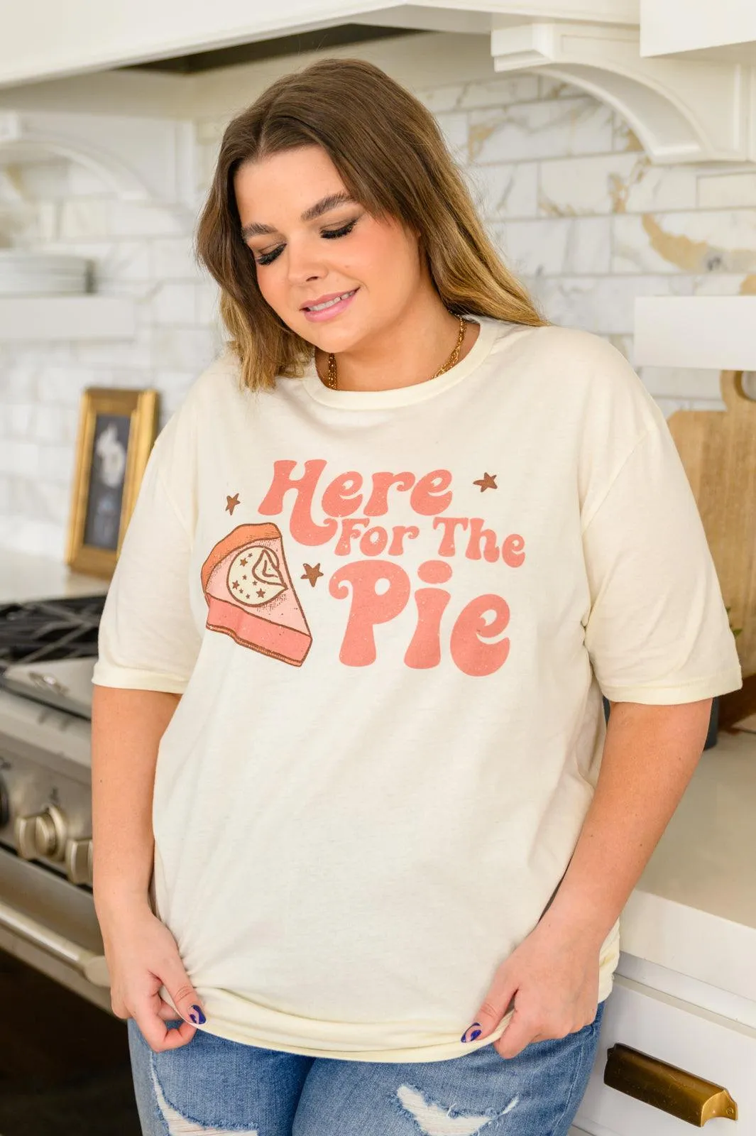 Hazel Blues® | Here For The Pie Graphic T-Shirt In Cream