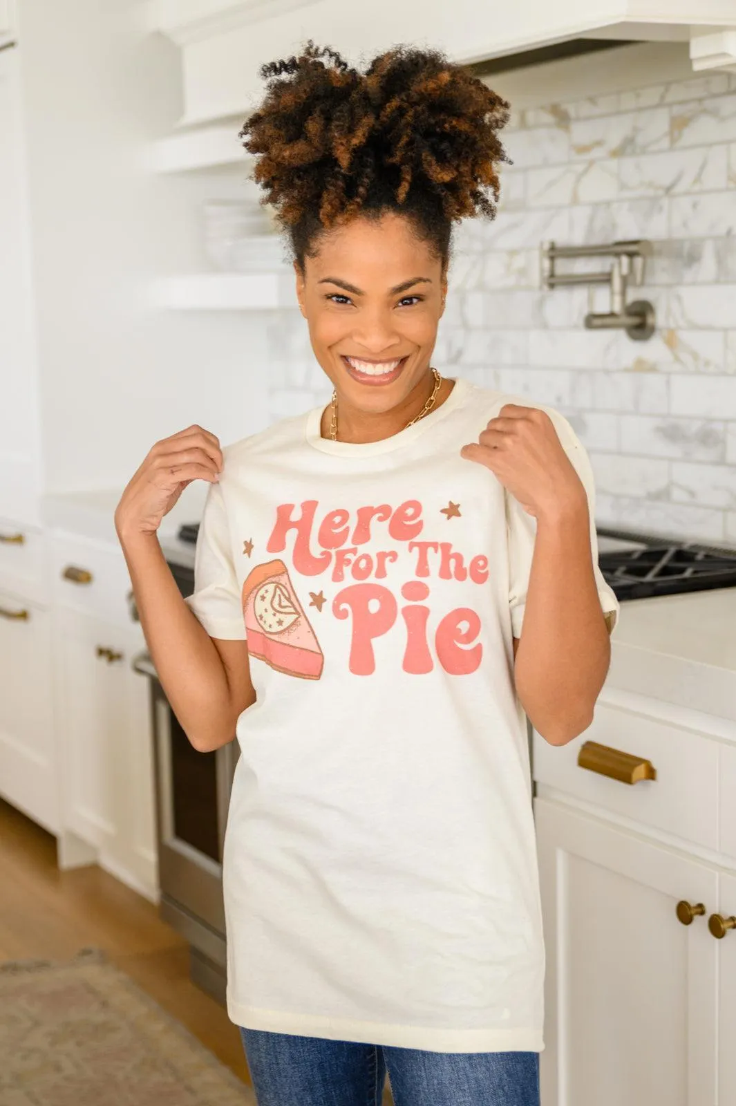 Hazel Blues® | Here For The Pie Graphic T-Shirt In Cream