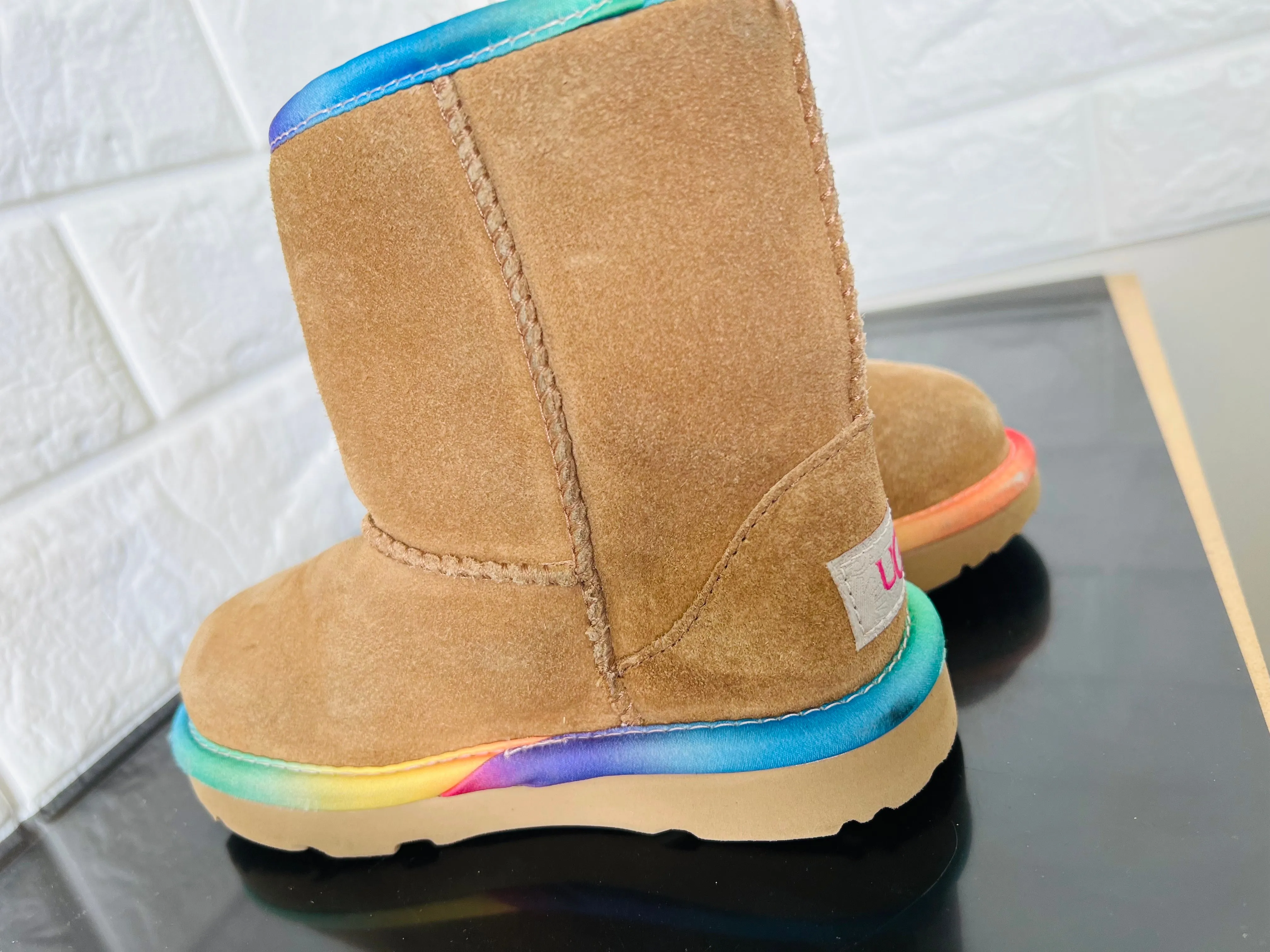Item shows Light Use! View all photos! UGG Little Kid's Toddler Classic Short Rainbow Boots in Chestnut, Sz 9! Retails $160 