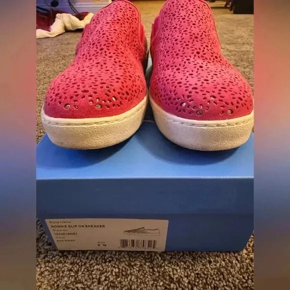 Jack Rogers Ronnie Slip on Sneakers size 8, great condition pink flowers