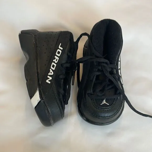 JORDAN BABY JUMPMAN TEAM SHOWCASE SNEAKERS.   BLACK AND WHITE ARE COLORS.