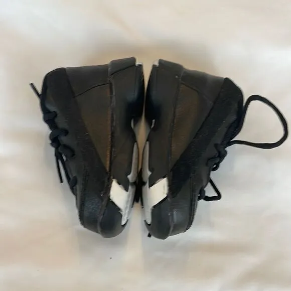 JORDAN BABY JUMPMAN TEAM SHOWCASE SNEAKERS.   BLACK AND WHITE ARE COLORS.