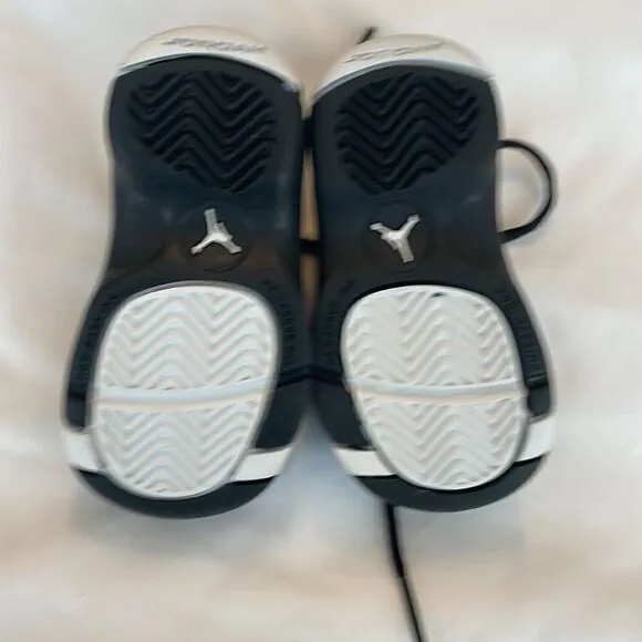 JORDAN BABY JUMPMAN TEAM SHOWCASE SNEAKERS.   BLACK AND WHITE ARE COLORS.