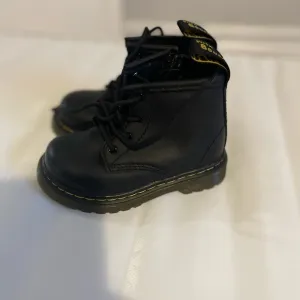 Kids dr martens boots