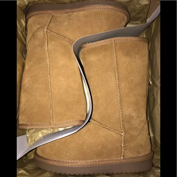 Koolaburra by Ugg boots for kids. Size 13. Brand new in Box.