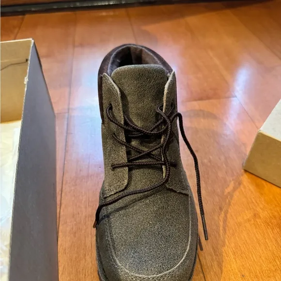 Leather brown Ugg boots for big kid (boy)