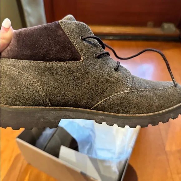 Leather brown Ugg boots for big kid (boy)