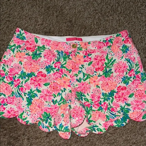 Lilly Pulitzer Floral Pink and Green Women's Shorts Strechy Comfortable