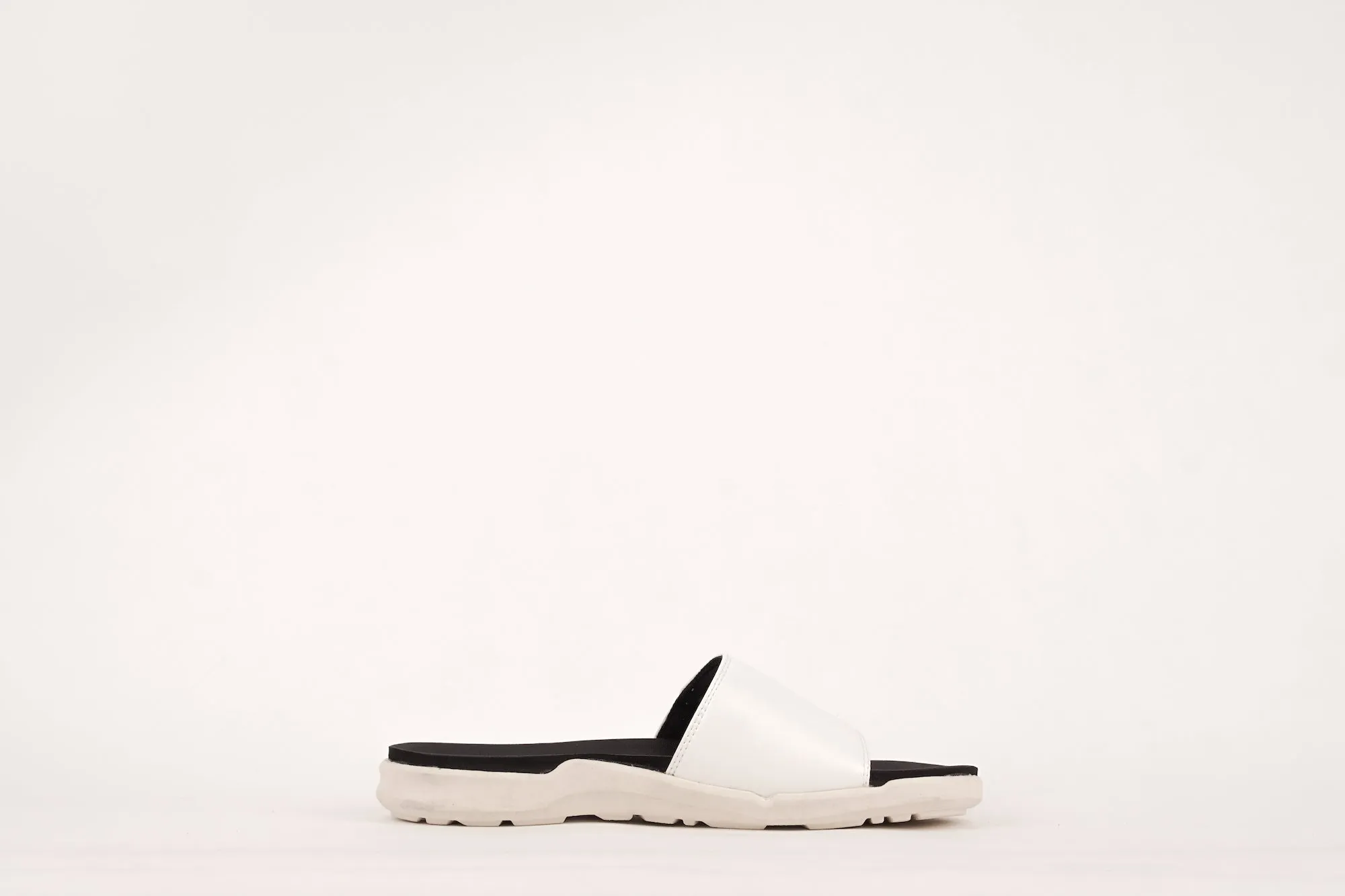 MAGNI SLIDES | ALMOST WHITE | UNISEX