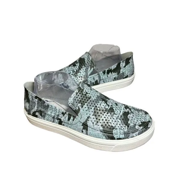 Men’s Slip on crocs size 8 camo blue