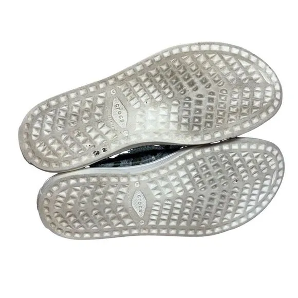 Men’s Slip on crocs size 8 camo blue