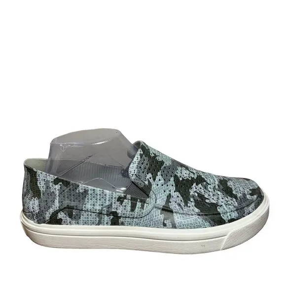 Men’s Slip on crocs size 8 camo blue
