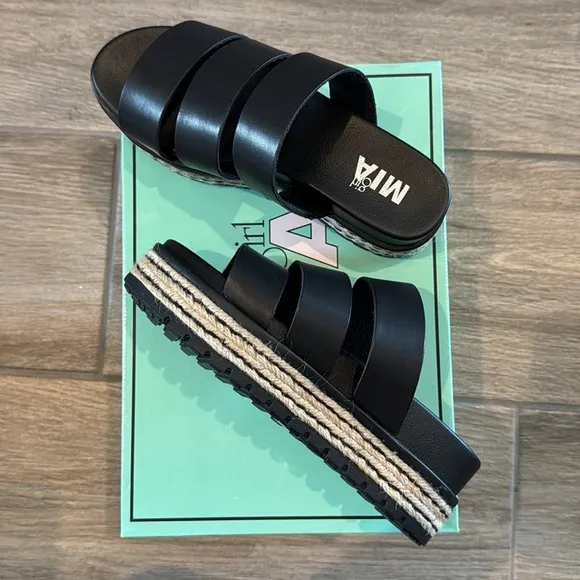 Mia Girl Black Slip on Sandal Size 6M