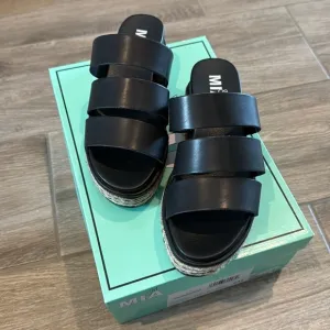 Mia Girl Black Slip on Sandal Size 6M