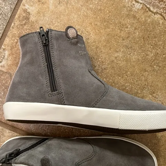 Mini Boden gray suede zipper boots.  NWOB size 13 US