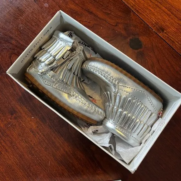 Minnetonka Aria Silver Moccasin Boots Size 4 - NIB