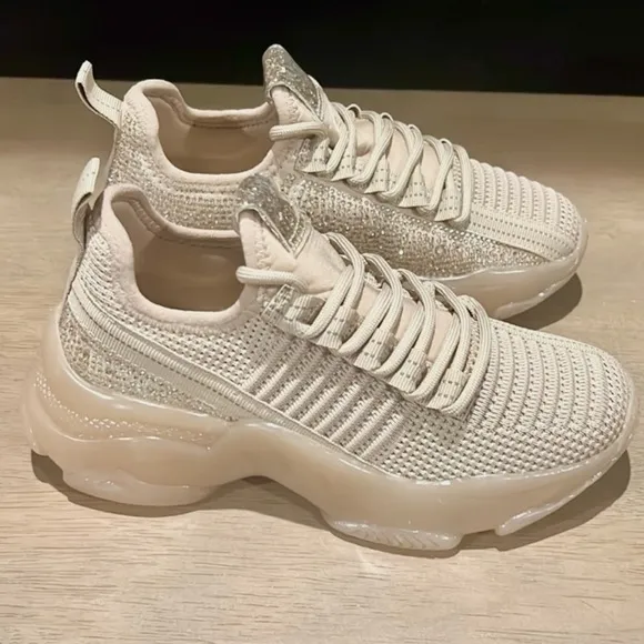 New authentic Steve Madden girls signature sneakers sz 2 display