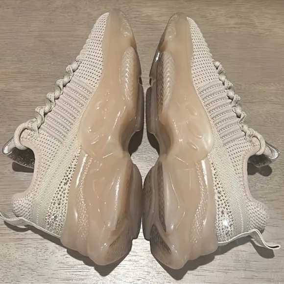 New authentic Steve Madden girls signature sneakers sz 2 display