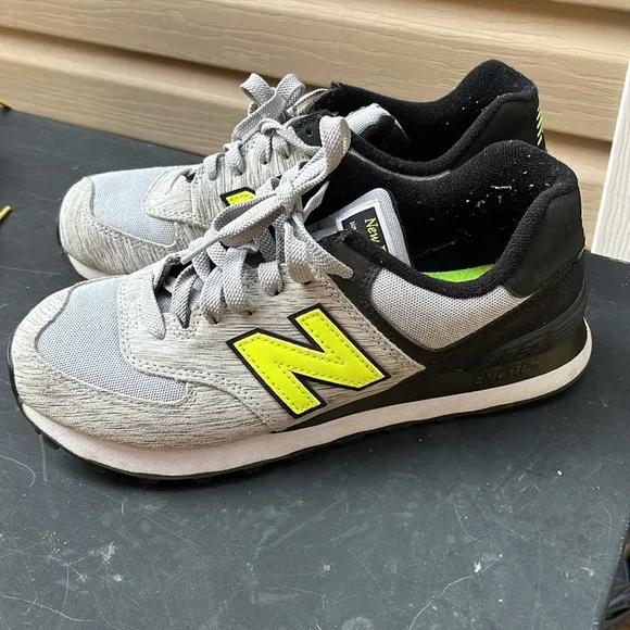 New Balance 574 Sneakers Men’s size 8 in great condition